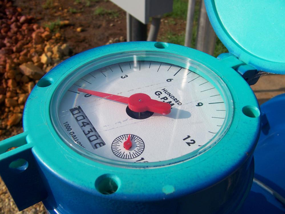 This water meter displays the flow rate in gallons per minute. 